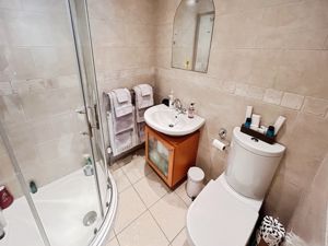 En suite- click for photo gallery